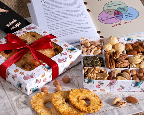 подарочный набор из орехов и сухофруктов